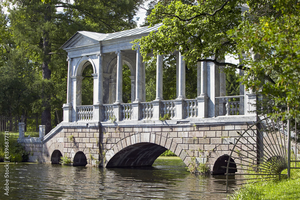 Marble bridge Palladian bridge 1777 in the Park of Catherine's Palace, the State Hermitage Museum (Winter Palace), Tsarskoye Selo (Pushkin), south of St. Petersburg, Russian Federation