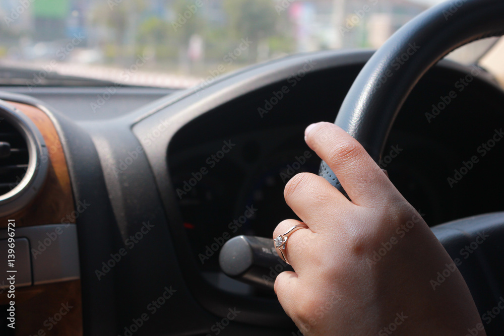 women hand driving the car