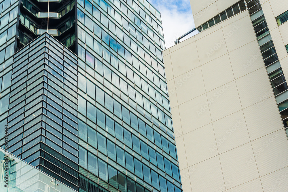 Obraz premium Commercial tower building window with blue sky