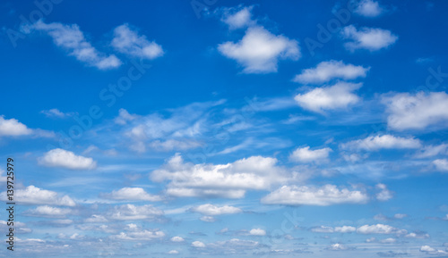 Fototapeta Naklejka Na Ścianę i Meble -  white clouds in the blue sky. Cloudy background