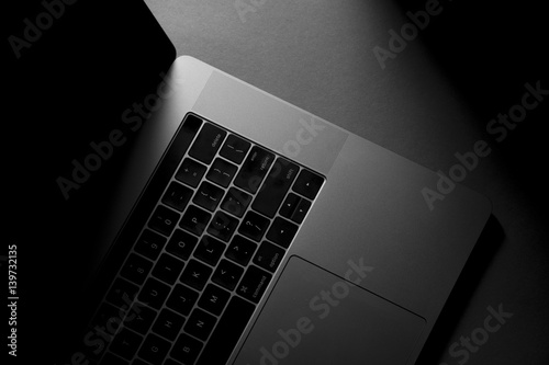 Clavier de MacBook Pro noir et blanc photo
