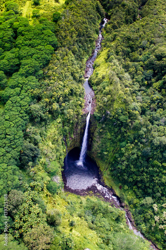 Luftaufnahme der Akaka Falls auf Big Island, Hawaii, USA.