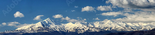 panorama of snow-capped mountains © Pawel Horazy