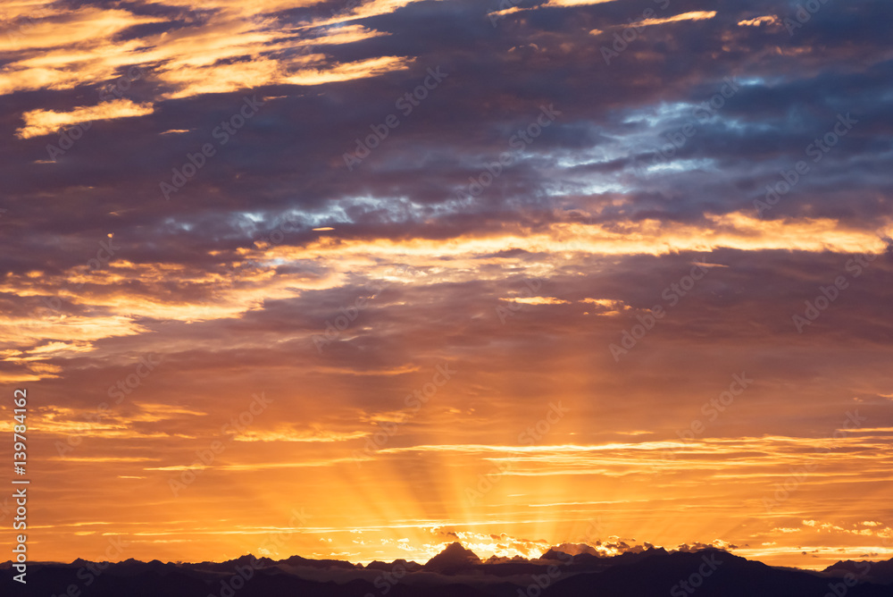Fototapeta premium Sunset above the mountains in Chengdu - China