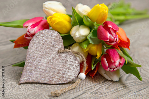 Fototapeta Naklejka Na Ścianę i Meble -  Tulpen und Herz