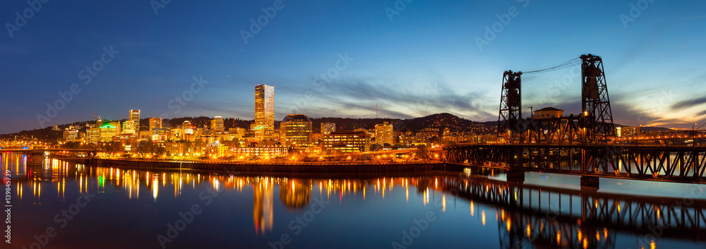 Fototapeta premium City of Portland Skyline Blue Hour Panorama