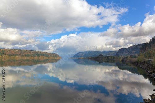 Fototapeta Naklejka Na Ścianę i Meble -  Clouds Reflection on the Columbia River Gorge
