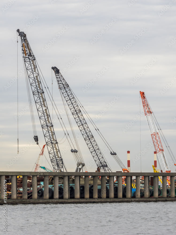 Fototapeta premium Construction on the ocean