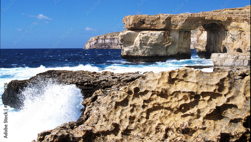 Obraz premium Blaues Fenster - am 8. März 2017 eingestürzt