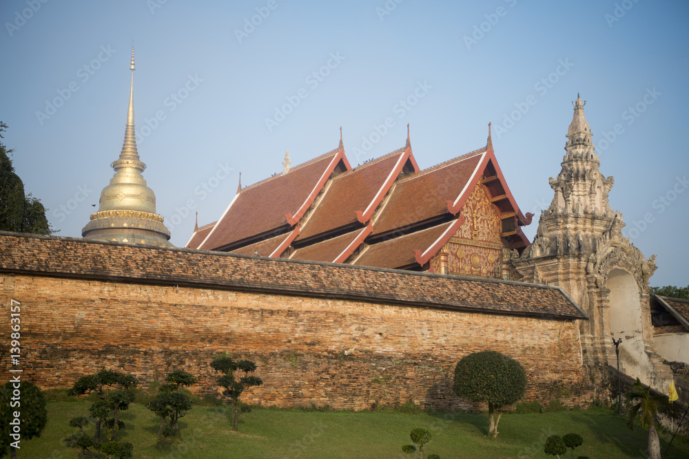 Fototapeta premium THAILAND LAMPANG WAT PRATHAT LAMPANG LUANG