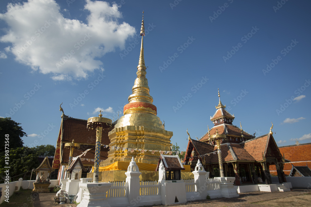 Fototapeta premium THAILAND LAMPANG WAT PONGSANUK TEMPLE