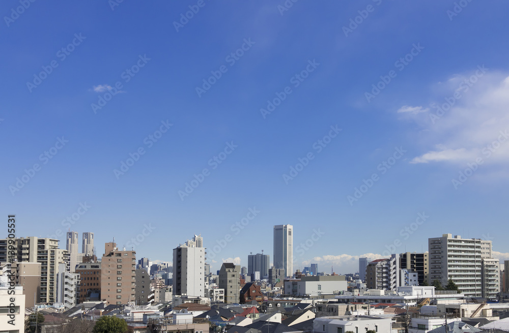 東京都市風景　中野区の住宅街より　東京都庁　東京オペラシティ方面を望む　青空コピースペース