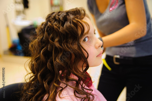 The little girl doing a hairdress