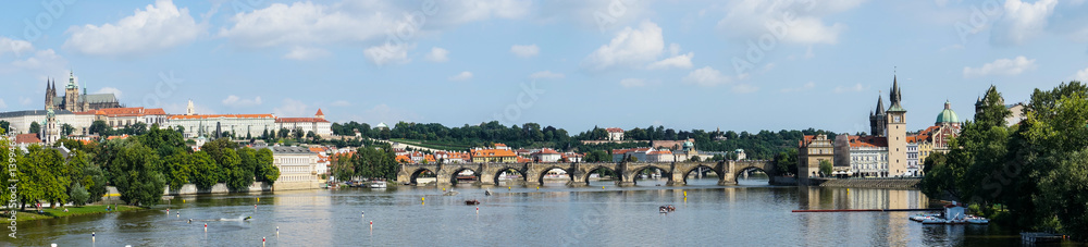 Прага вид на Карлов мост 