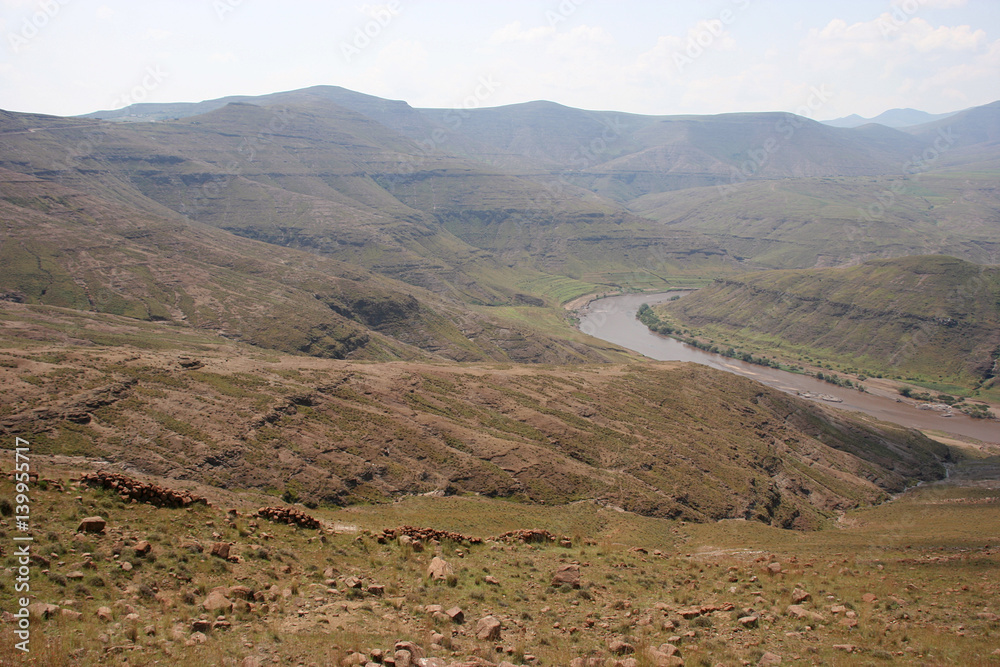 River bend of the Oranje River near the village of Makunyapane, Lesotho
