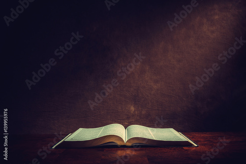 Vászonkép Open bible on a desk