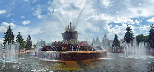 Фонтан Каменный Цветок на ВДНХ (ВВЦ) Москва Панорама