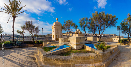 Malta Senglea Panorama - Gardjola Gardens - Ġnien il-Gardjola, Watch Tower Fort Saint Michael, Forti San Mikiel, art cultur symbol icon sightsightseeng fortress history photo
