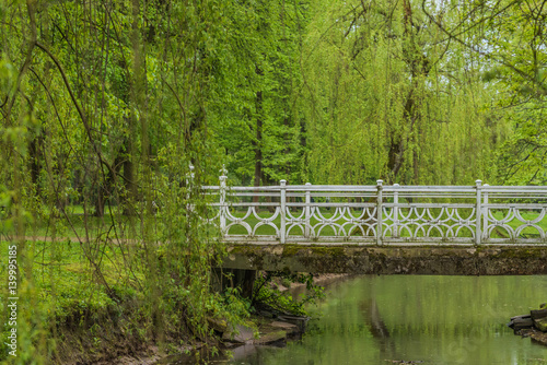 Monuments and green park spa
Wide, close and medium plans wrapped in friendly greenery.