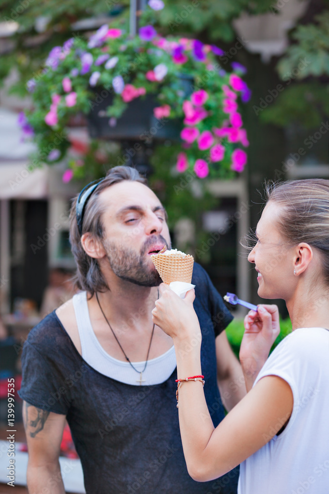 Fototapeta premium Couple street ice cream fun