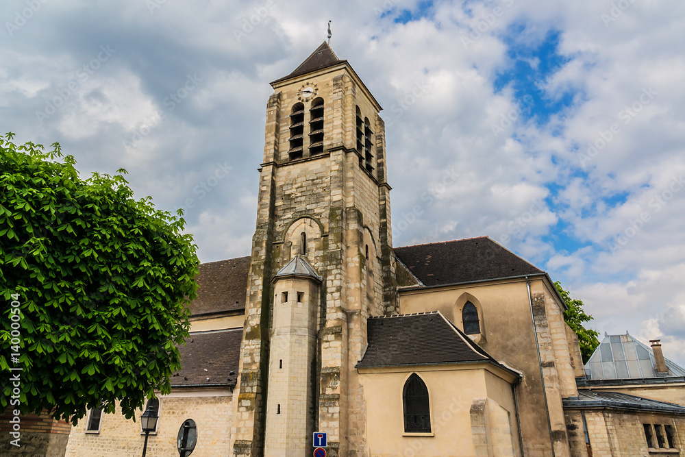 Fototapeta premium Saint-Pierre-Saint-Paul Church (XII) in Ivry-sur-Seine. France.