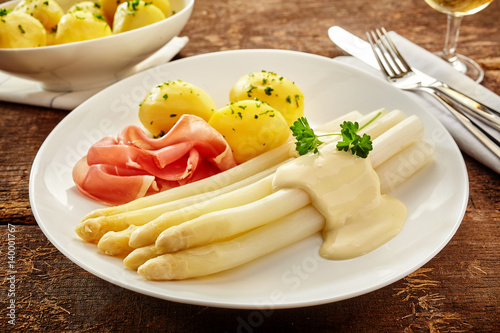 Gourmet appetizer with proscuitto and asparagus