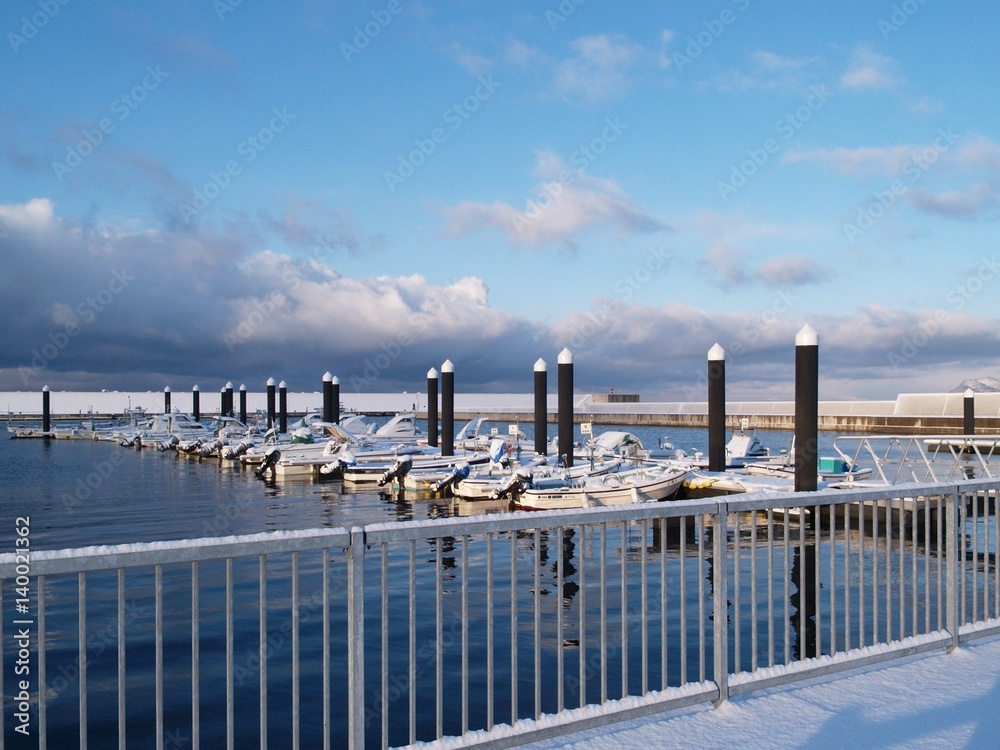 港の雪景色