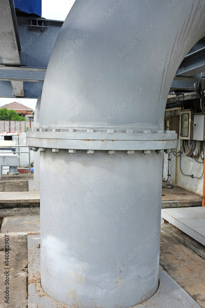 Large metal pipe Large metal pipe