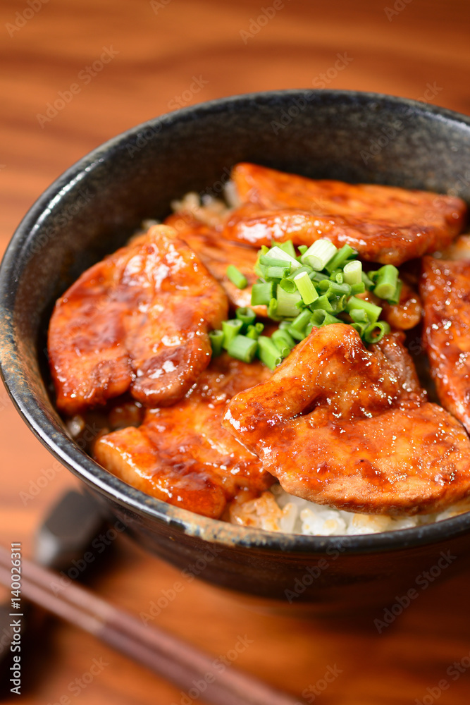 豚丼 豚丼