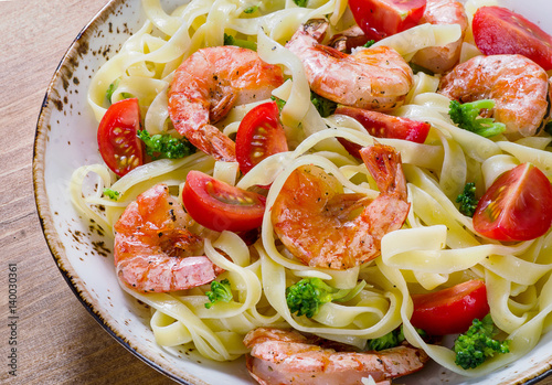 Pasta with shrimps and vegetables.