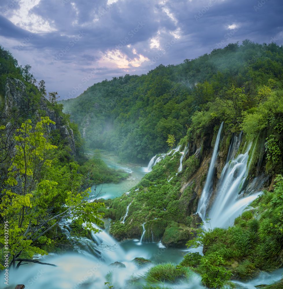 Fototapeta premium Waterfalls in Plitvice National Park, Croatia
