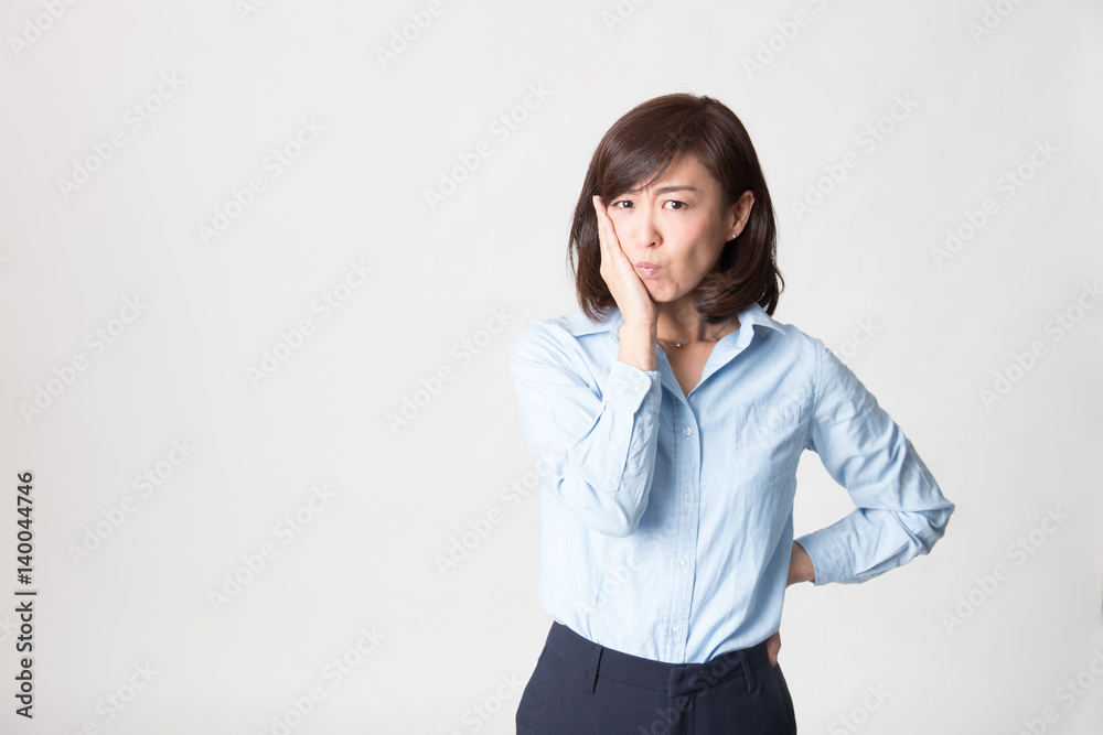 OLポートレート・ミドル女性(白バック) OLポートレート・ミドル女性(白バック)