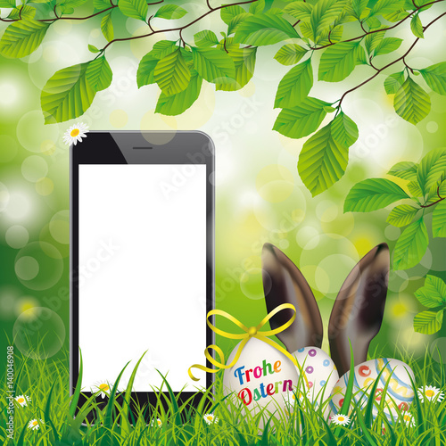Smartphone unter einem Buchenbaum im grünen Park neben einem Osternest
