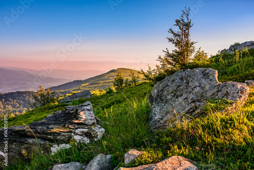 Fotografie epic sunrise in high mountain ridge