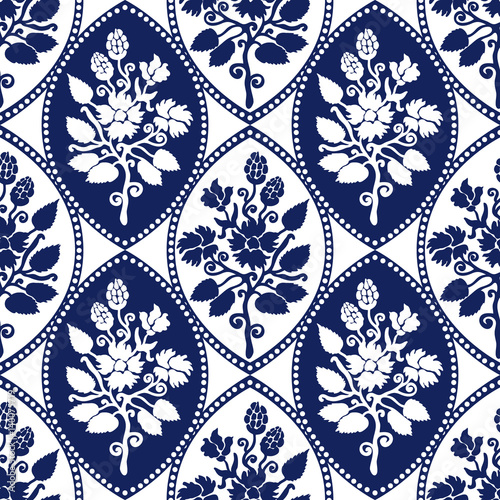 Seamless damask pattern with Victorian motifs. 
