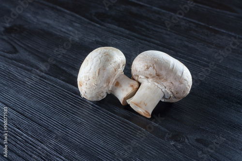 Fresh raw champignons