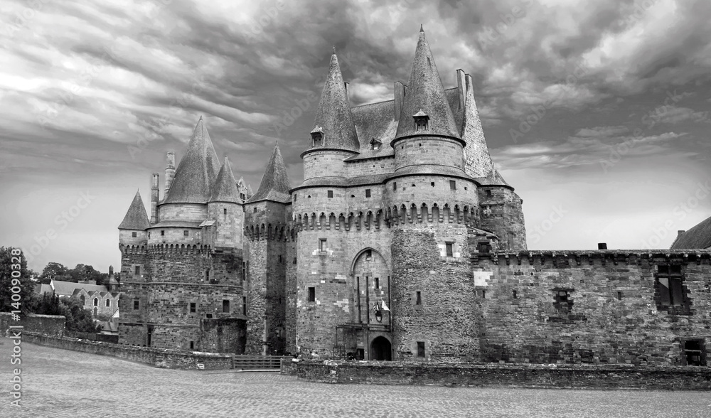 Le château de Dinan, Côtes d'Armor, Bretagne, en noir et blanc