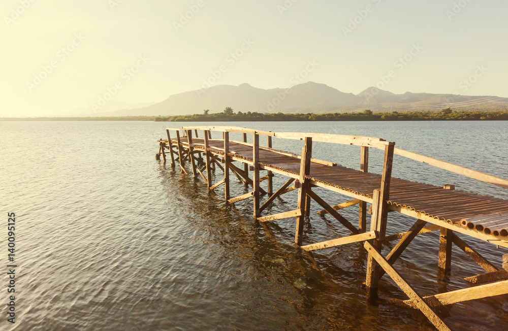 Obraz premium Boardwalk on the beach