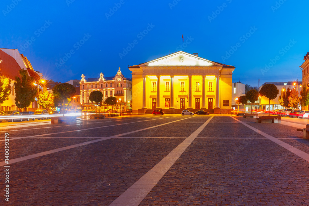 Fototapeta premium Town Hall Square in Old Town at night of Vilnius, Lithuania, Baltic states.