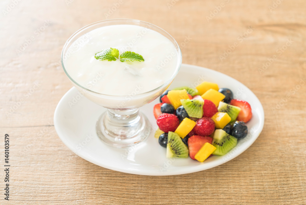 yogurt with mixed fruit (strawberry, blueberries, raspberry, kiwi, mango) yogurt with mixed fruit (strawberry, blueberries, raspberry, kiwi, mango)