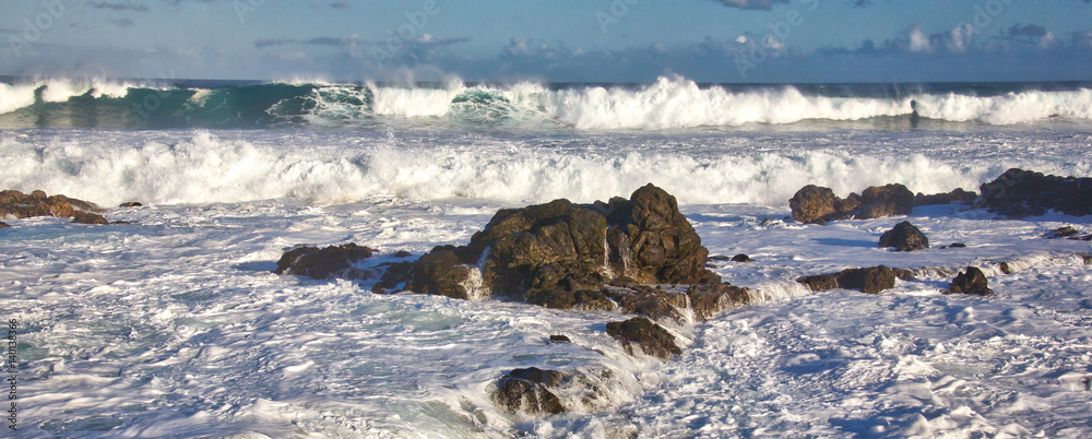 Large waves from winter swells off the coast of Maui, Hawaii Large waves from winter swells off the coast of Maui, Hawaii