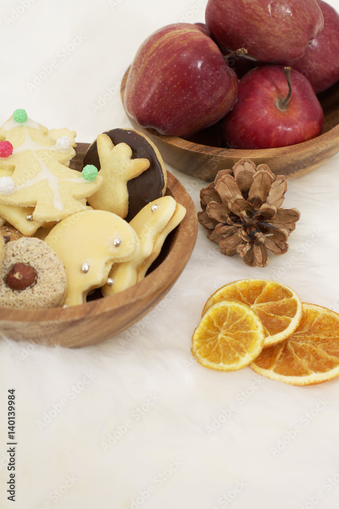 Fototapeta premium Dishes with apples and Christmas cookies
