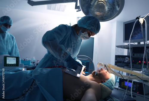 Doctor trying to save patie...