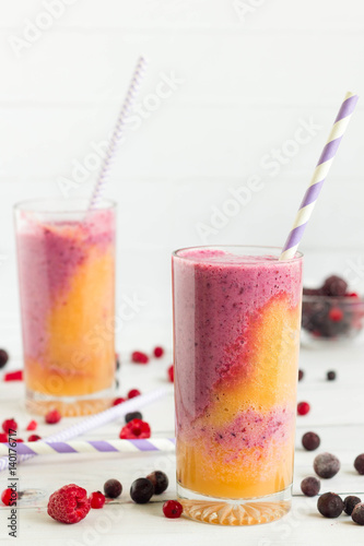 rainbow smoothie in glasses.