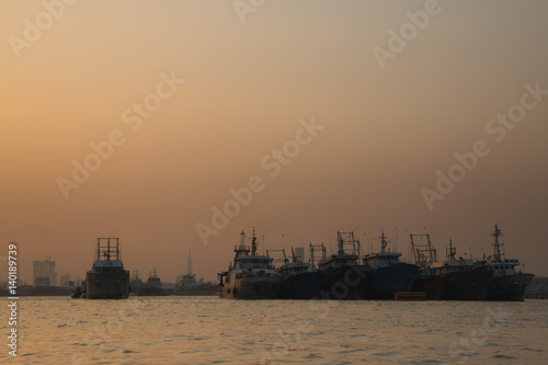 Obraz na płótnie Sunset at the port with many boats in the center of Chittagong in Bangladesh
w salonie