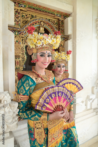 balinese legong dancers