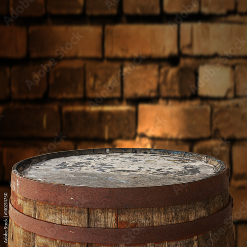 Old barrel top for display montages © Piotr Krzeslak