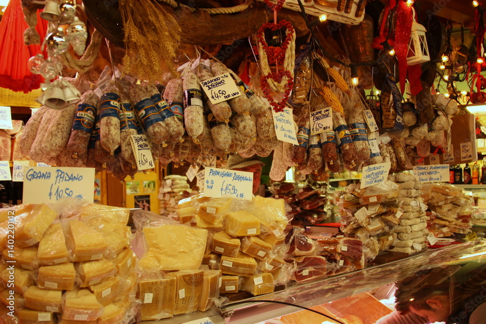Φωτογραφία Italy, Florence, travel, Central market, groceries, cheese, sausage, meat