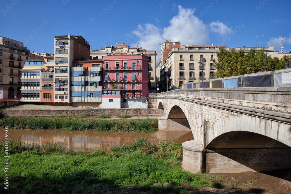 Pont De Pedra On Onyar River In Girona, Spain