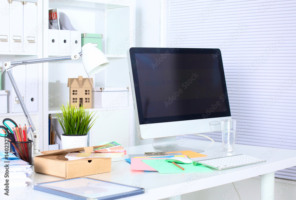 Obraz premium A note book, laptop, pen, graph paper document on the office desk table behind white blind